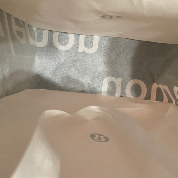 NEW 1 Lululemon Large Reusable Shopping Gift Bag Tote Black and white - Picture 5 of 5